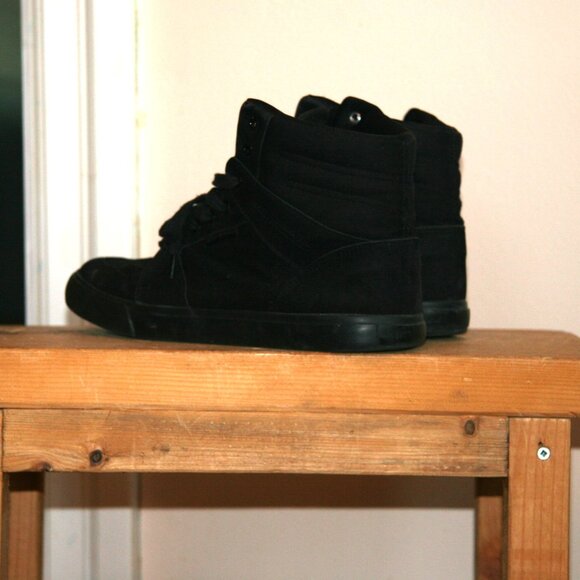 Airwalk Black Canvas Hi-Tops - Picture 2 of 5